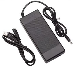 Nabíječka pro Pure Air, Pure Air Pro, Pure Go a kompatibilní koloběžky Pure Electric, bezpečná náhrada  - 1 Kompatibilní s Pure 