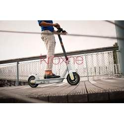 Ninebot KickScooter MAX G30LE II conçu par Segway - 40 km d'autonomie. Segway - Ninebot - 5 - Châssis plus robuste, plus large. 