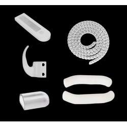 Kit med silikonskydd plus kabelskydd och en krok för väskor.  - 3 Kit med silikonskydd plus kabelskydd och en krok för väskor. K