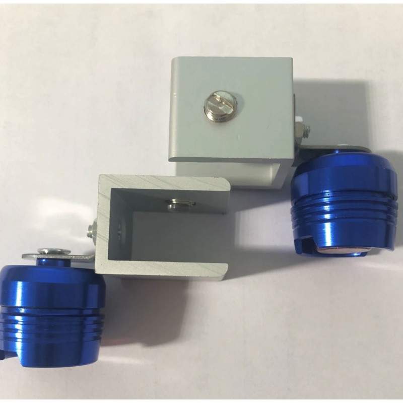 Takavaroitusvalosarja.  - 10 Takavaroitusvalosarja.
Asenna ylimääräinen takavaroitusvalosarja
Takasivuvalosarja. Tämän varoituss